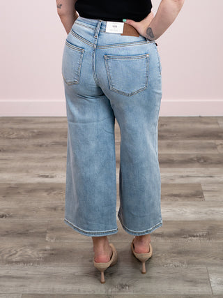 *NEW* Judy Blue | Mid Rise Wide Crop Jean | Wallace