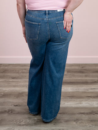 Judy Blue | Adjustable Distressed Column Straight Jean | Ronin