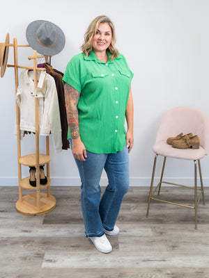 Chic Button Down Tee | Kelly Green