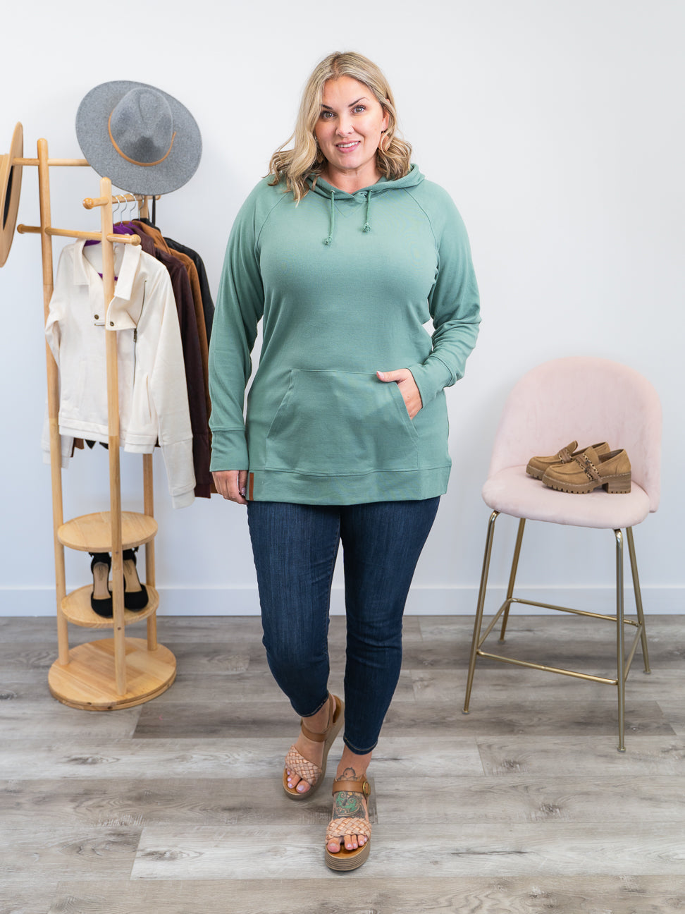 Oversized sweatshirt with slits at the side seams Made of organic cotton -  white | Crew Neck Sweater | MARC O