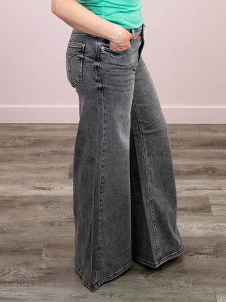 *NEW* Judy Blue | Palazzo Yoke Jean | Grey
