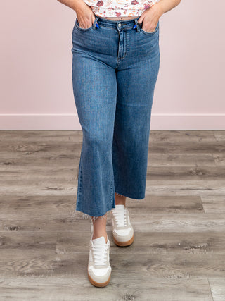 Judy Blue | High Rise | Mid Wash Wide Crop | Corey