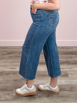 Judy Blue | High Rise | Mid Wash Wide Crop | Corey