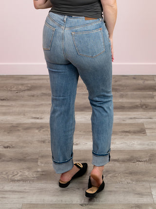 Judy Blue | High Rise Mid Wash Straight Fit Jean | Kyle