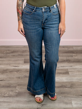 Judy Blue | High Rise | Mid Wash Tummy Control Flare | Braden
