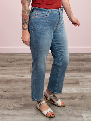 Judy Blue | High Rise Mid Wash Straight Fit Jean | Kyle