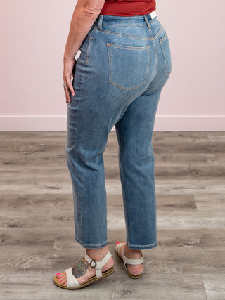 Judy Blue | High Rise Mid Wash Straight Fit Jean | Kyle