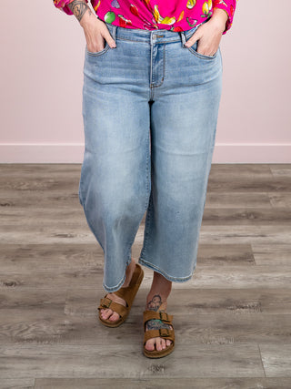 Judy Blue | Mid Rise Wide Crop Jean | Wallace