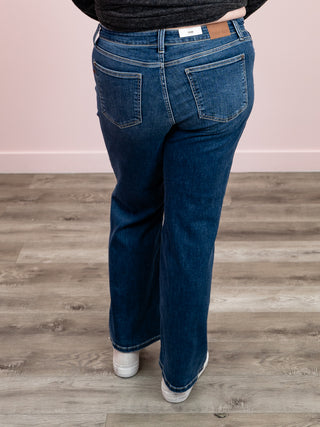 *WAREHOUSE FIND* Judy Blue | Mid Rise | 90's Mid Wash Straight | Casey