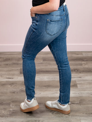 Judy Blue | High Rise | Mid Wash Tummy Control Skinny | Malcolm