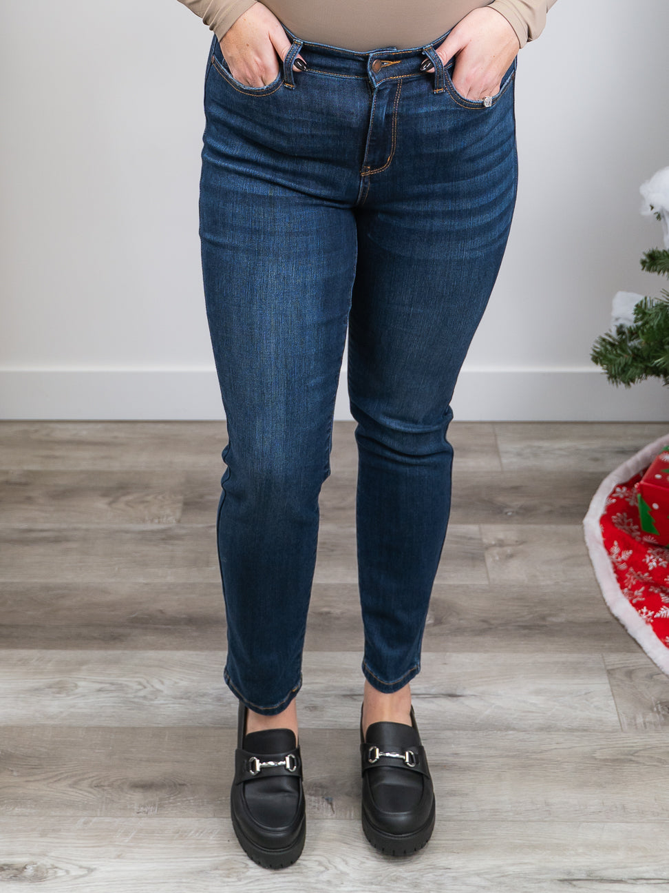 *NEW* Judy Blue | High Rise | Dark Wash Relaxed Fit | Camden