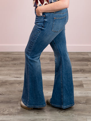 Judy Blue | Mid Rise | Mid Wash Flare | Garth