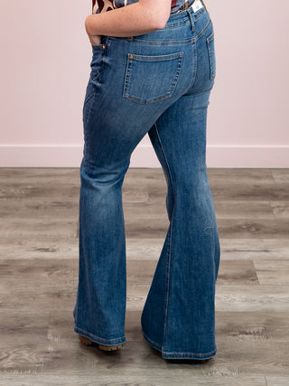Judy Blue | Mid Rise | Mid Wash Flare | Garth