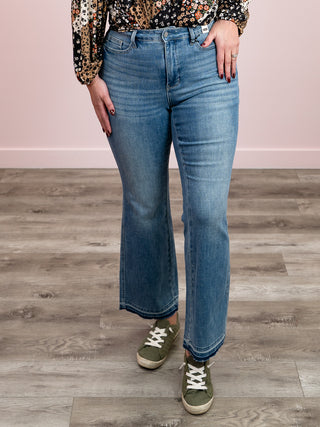 Judy Blue | Mid Rise | Mid Wash Tummy Control Slim Bootcut | Barry