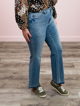 Judy Blue | Mid Rise | Mid Wash Tummy Control Slim Bootcut | Barry