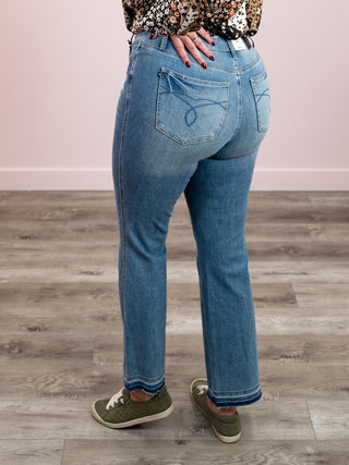 Judy Blue | Mid Rise | Mid Wash Tummy Control Slim Bootcut | Barry