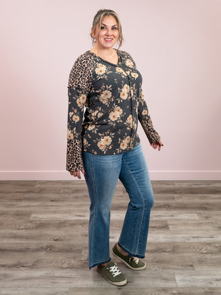 Wild Bloom Ribbed V-Neck Long Sleeve | Charcoal