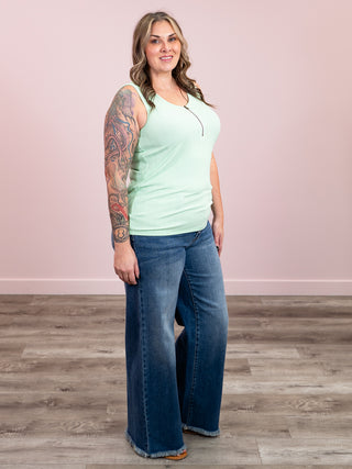 *1PM DEAL* Mila Zipper Tank | Lime