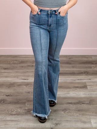 *NEW* Judy Blue | High Rise | Mid Wash Flare | Travis