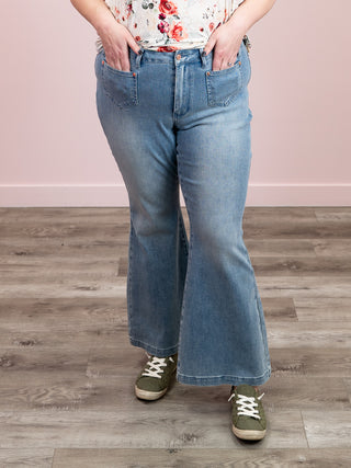 *NEW* Judy Blue | Mid Rise Contrast Bootcut | Clark