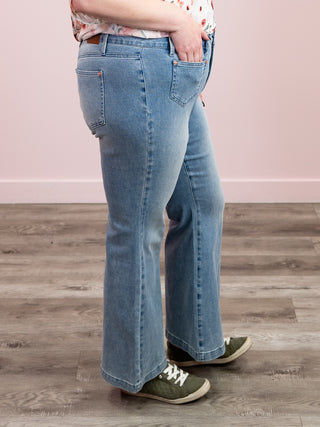 *NEW* Judy Blue | Mid Rise Contrast Bootcut | Clark