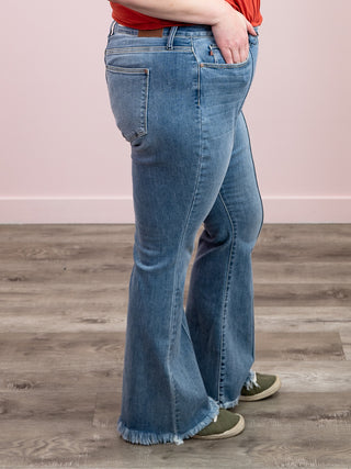 Judy Blue | High Rise | Mid Wash Flare | Travis