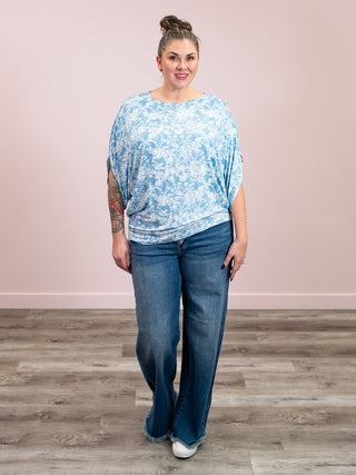 *1PM DEAL* Darcy Dolman Top | Blue & Ivory Abstract