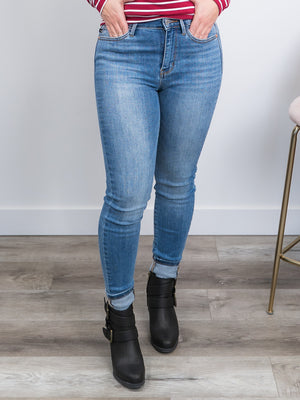 Judy Blue | Mid Rise | Vintage Light Wash Skinny | Quentin