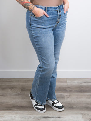 Judy Blue | Mid Rise | Vintage Light Wash Button-Fly Bootcut | Dorian